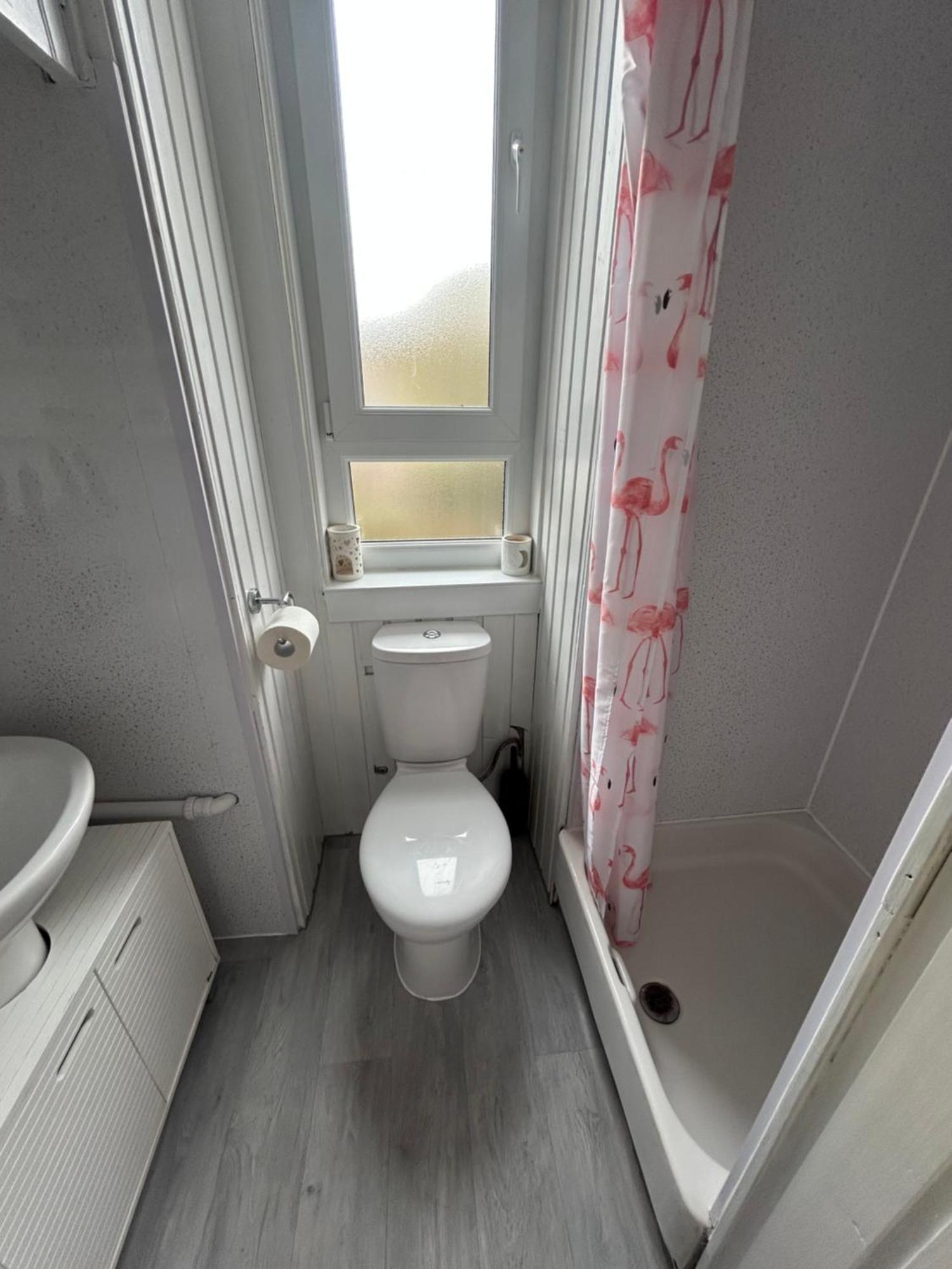 Bright Bedroom With King Side Bed And Shared Bathroom, Just A 15 Minute Walk From Haymarket Station Apartment