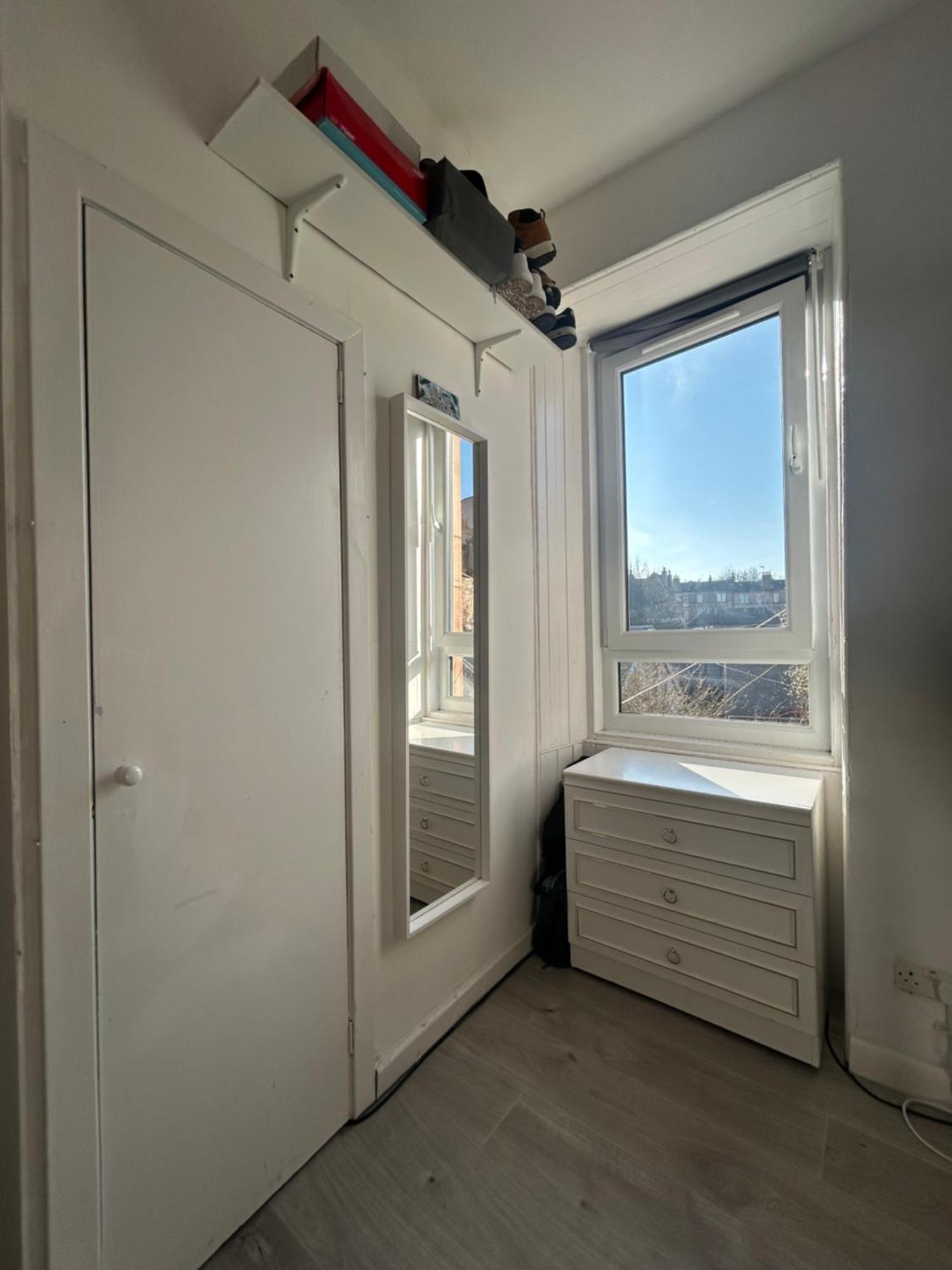 Apartment Bright Bedroom With King Side Bed And Shared Bathroom, Just A 15 Minute Walk From Haymarket Station Edinburgh
